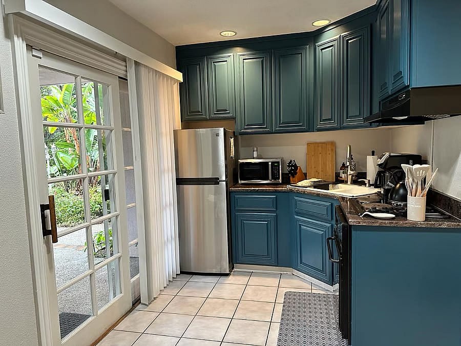 Studio
Rent: $2,850/month
Utilities: $150/month