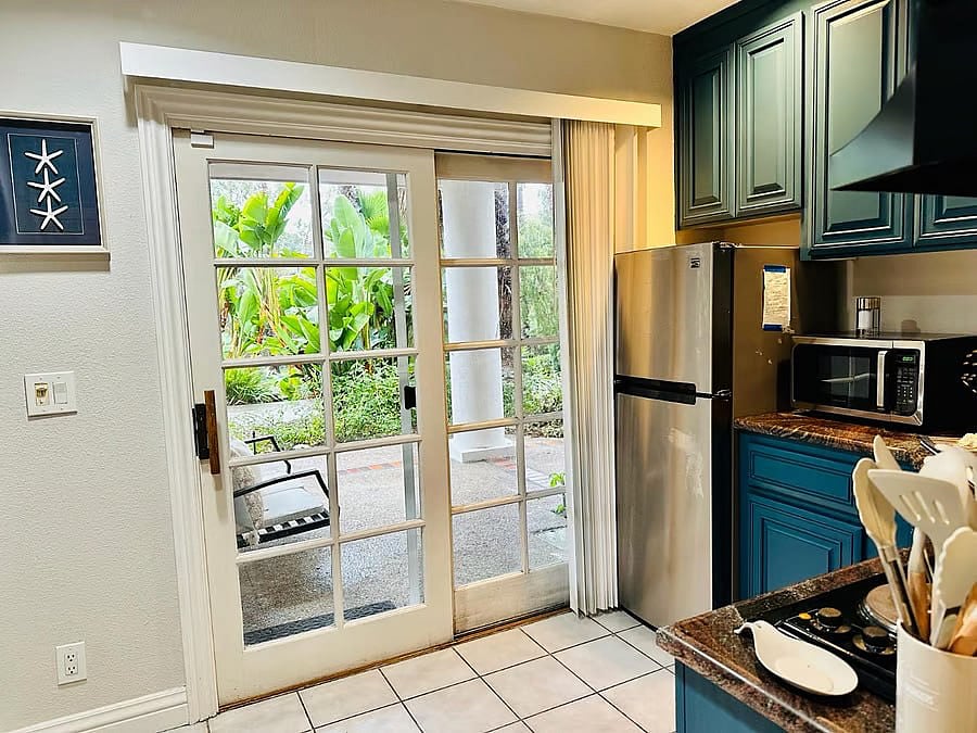 Studio
Rent: $2,850/month
Utilities: $150/month