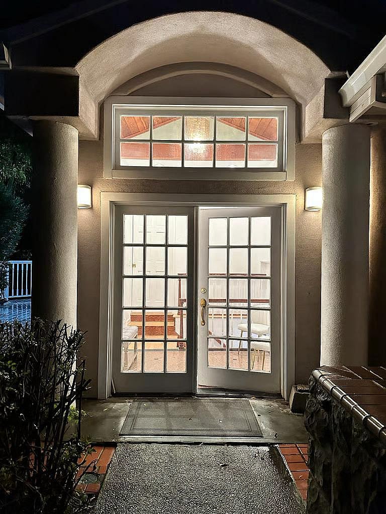Walkout Basement Apartment
Rent: $2,550/month
Utilities: $150/month