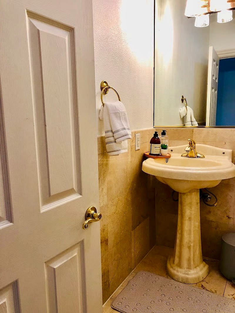 Studio Suite
Available: Starting November 30
Rent: $2,850/month + $150/month utilities