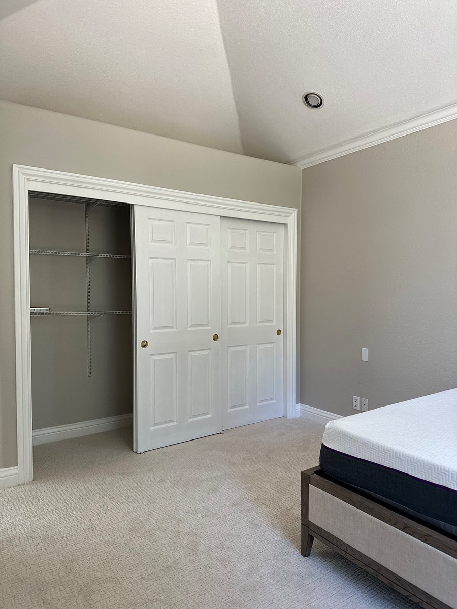 Private En-Suite (2 Units)
Available: Starting January 1, 2027
Rent: $2,300/month, utilities included
