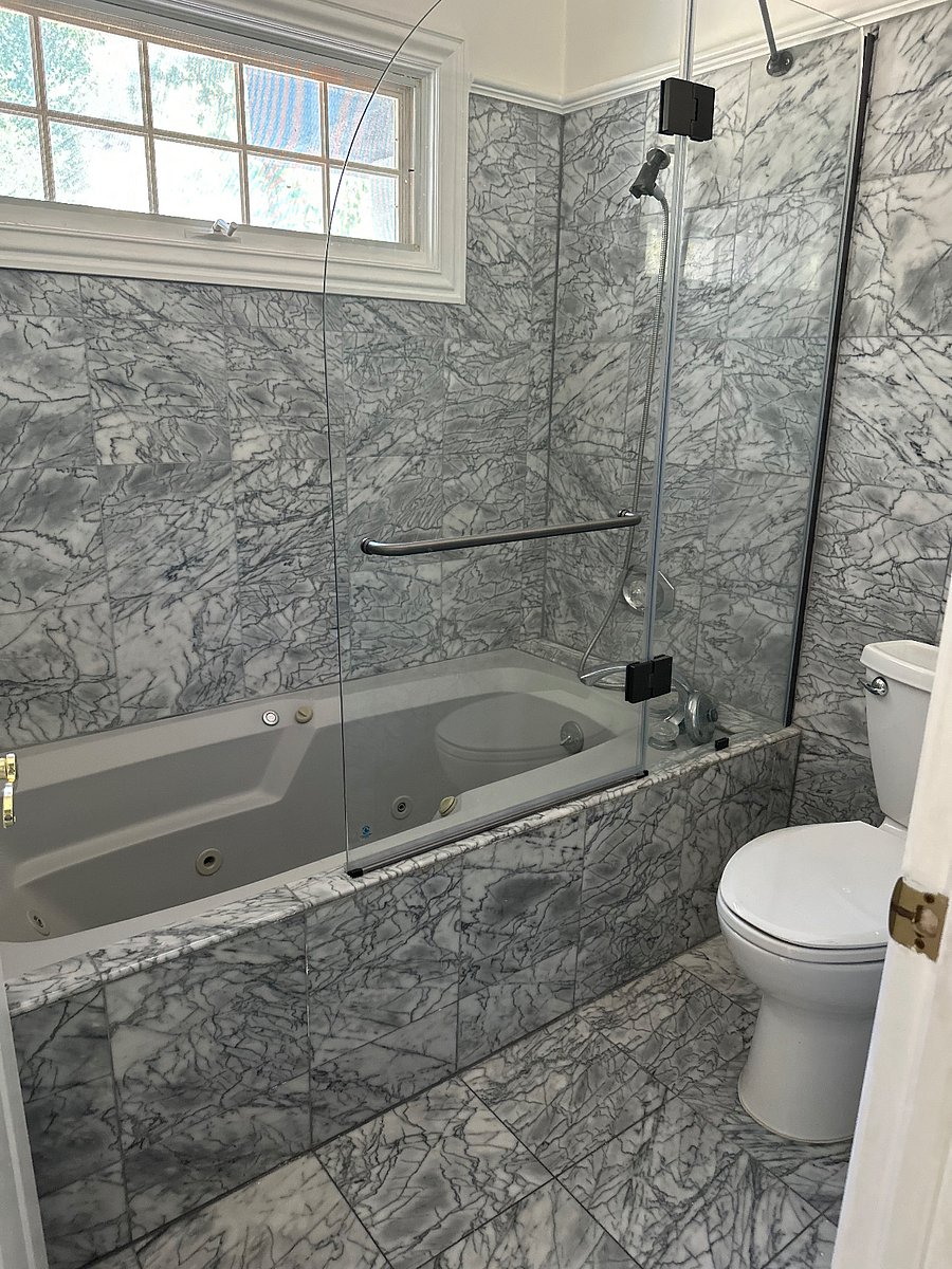 Private En-Suite (2 Units)
Available: Starting January 1, 2027
Rent: $2,300/month, utilities included