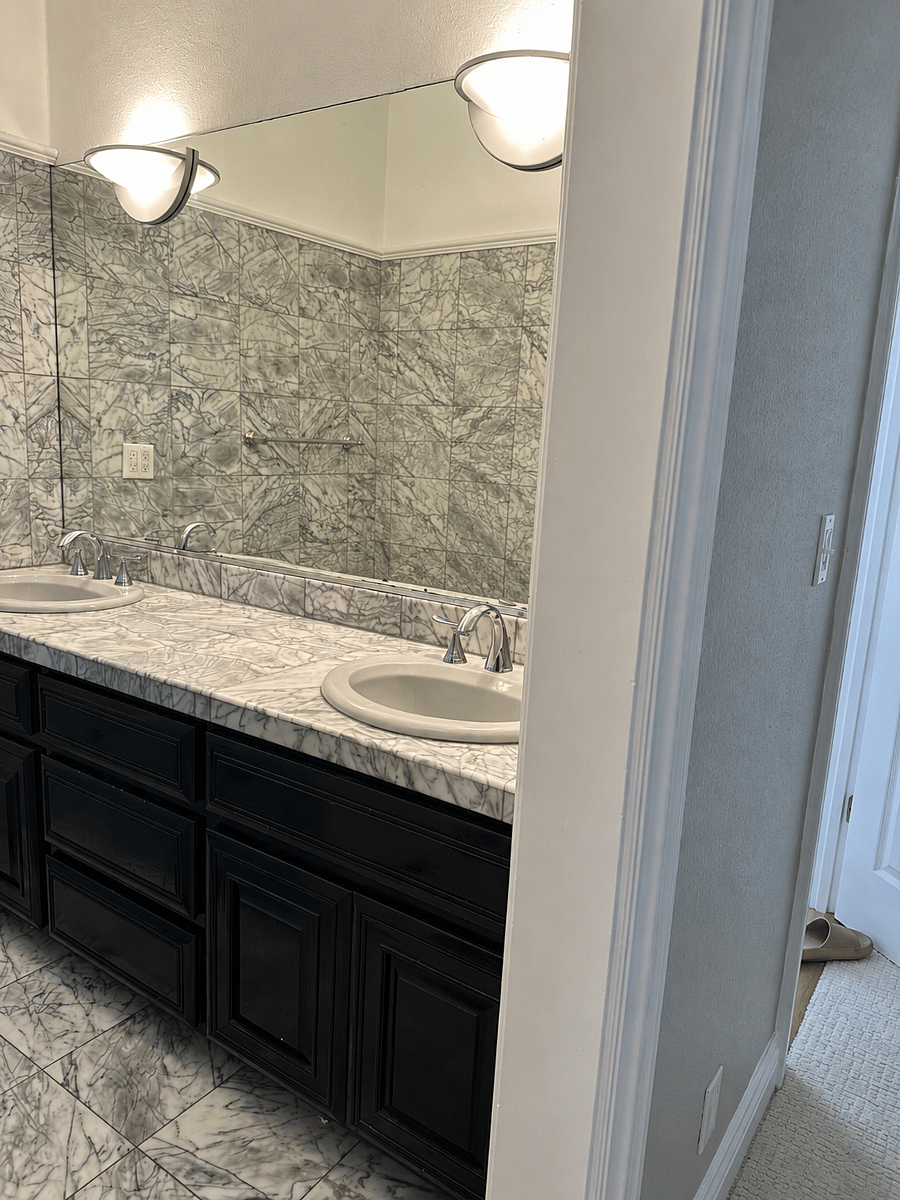 Private En-Suite (2 Units)
Available: Starting January 1, 2027
Rent: $2,300/month, utilities included