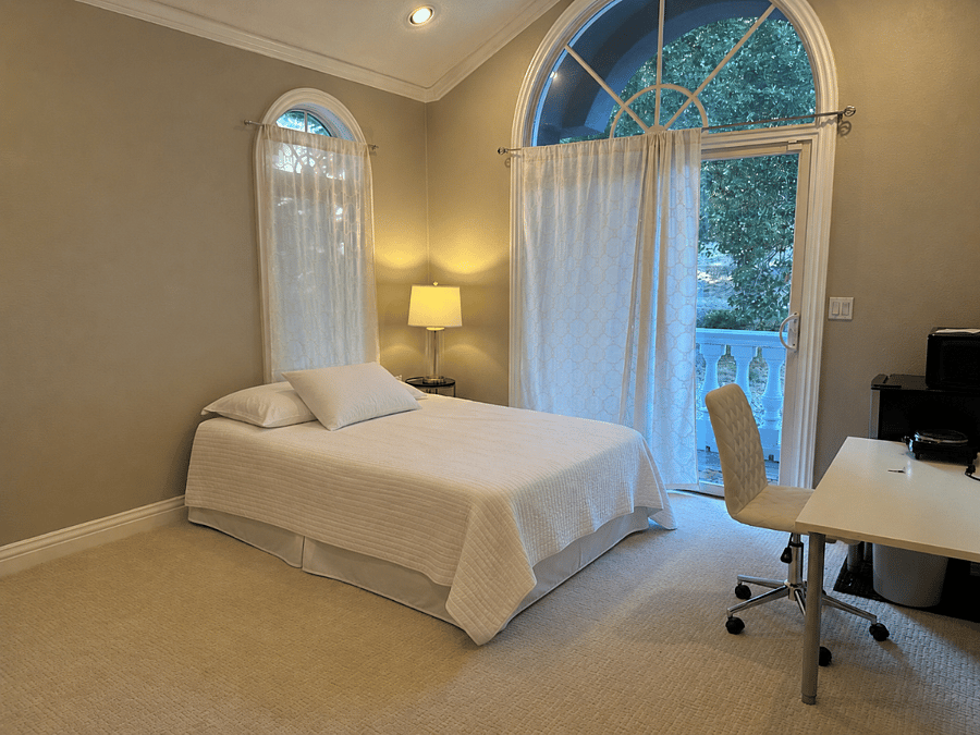 Private En-Suite (2 Units)
Available: Starting January 1, 2027
Rent: $2,300/month, utilities included