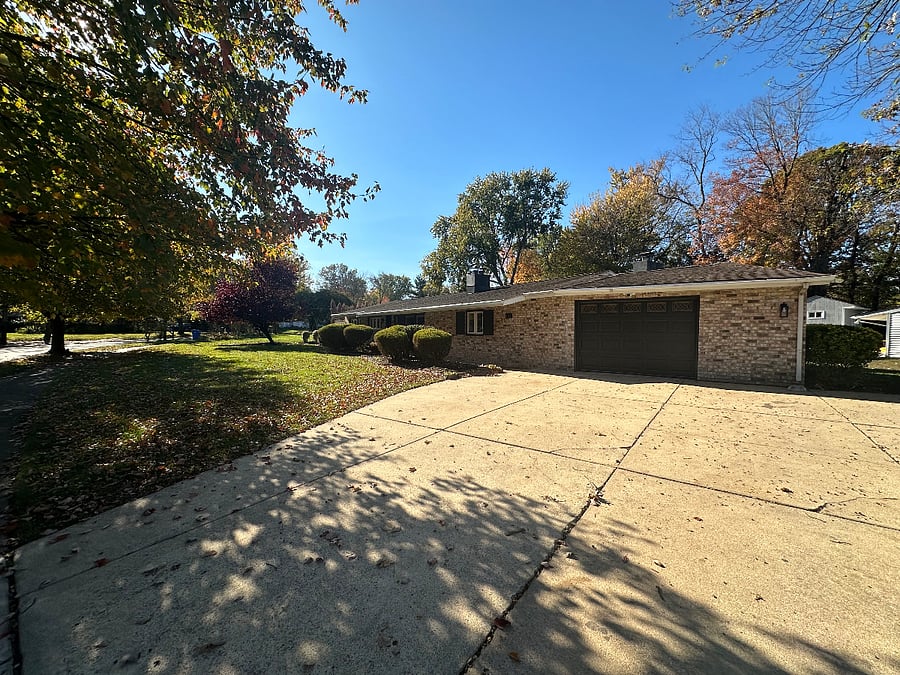 4 car driveway parking & Ample street parking