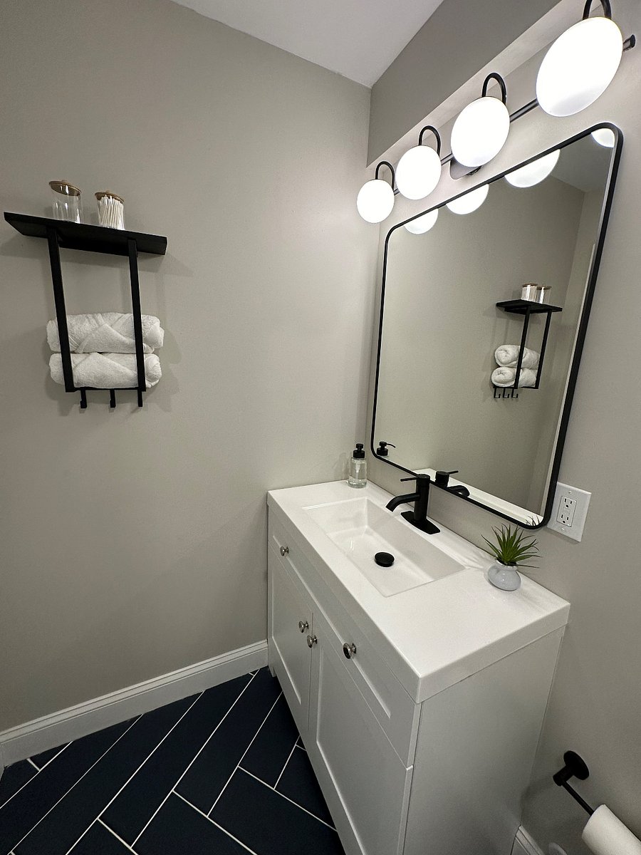 The Jefferson Suite - Private Bathroom