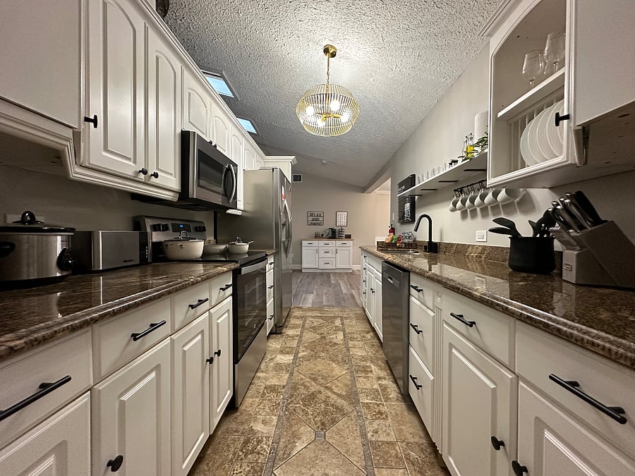 Shared Kitchen - Stocked with pots, pans, cooking utensils, ect.