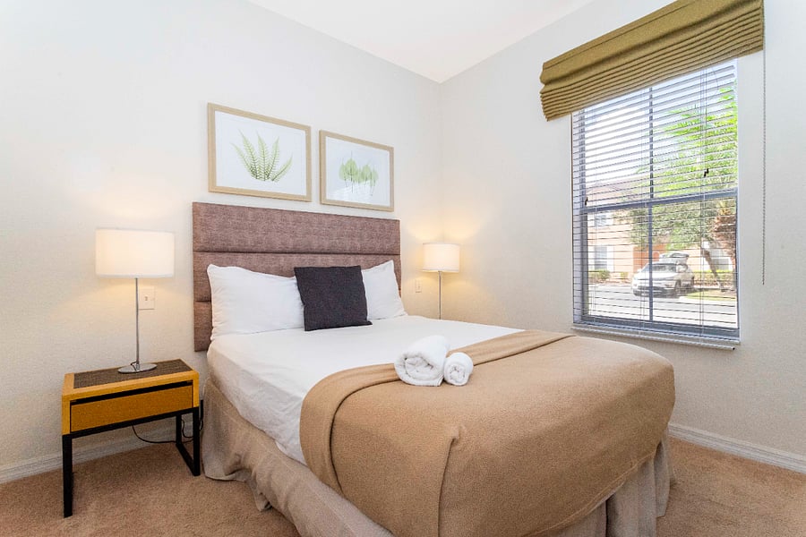 Single Bedroom - Queen Bed