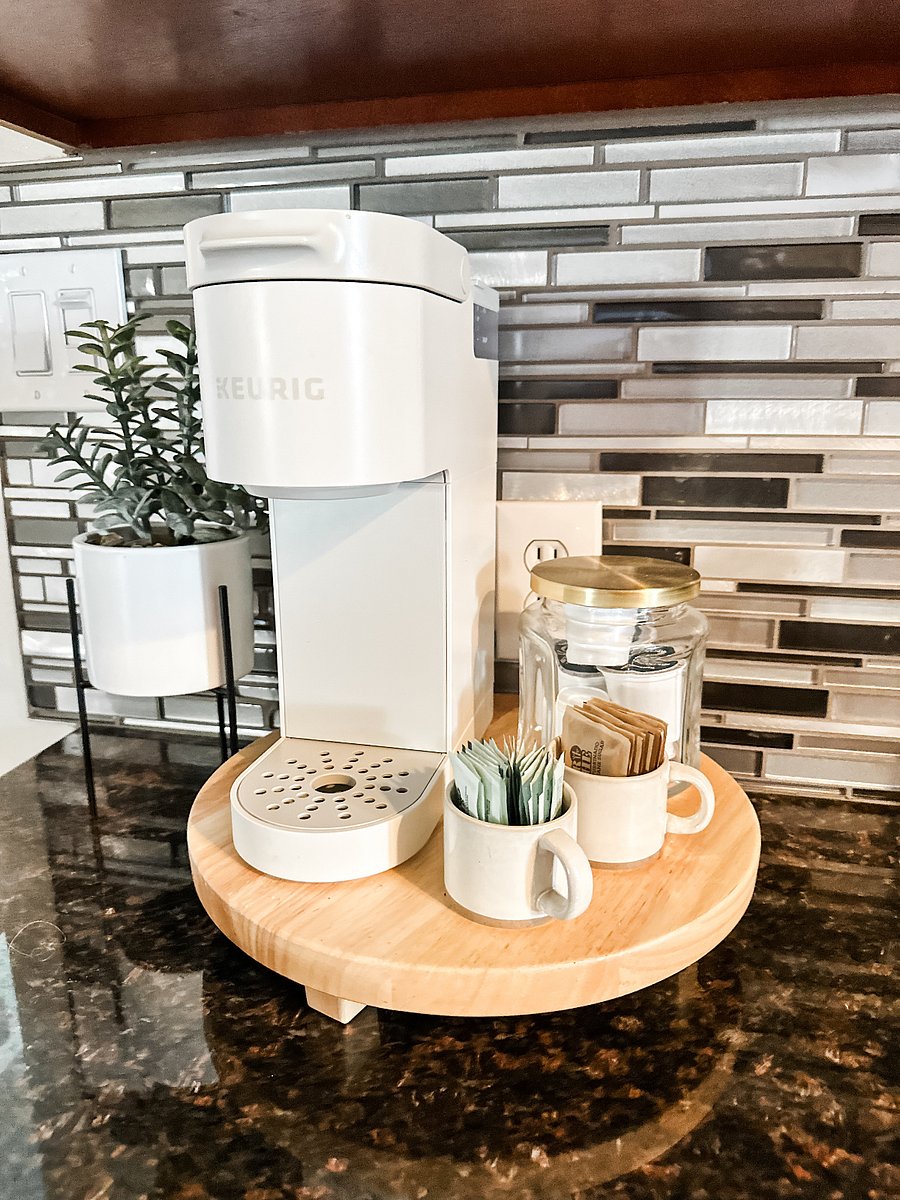 Kitchen - Keurig with complimentary coffee pods