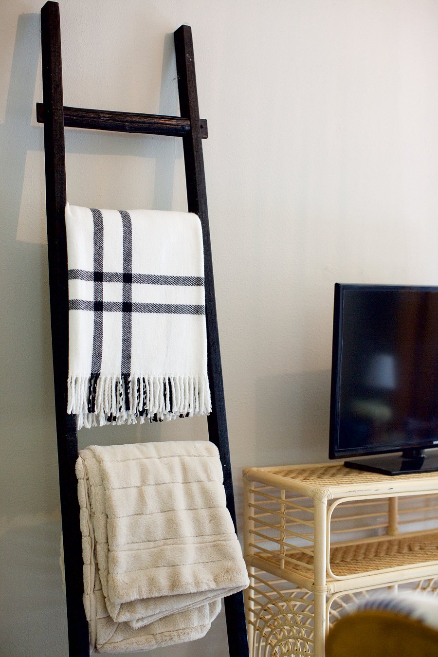 Cable and fire stick included