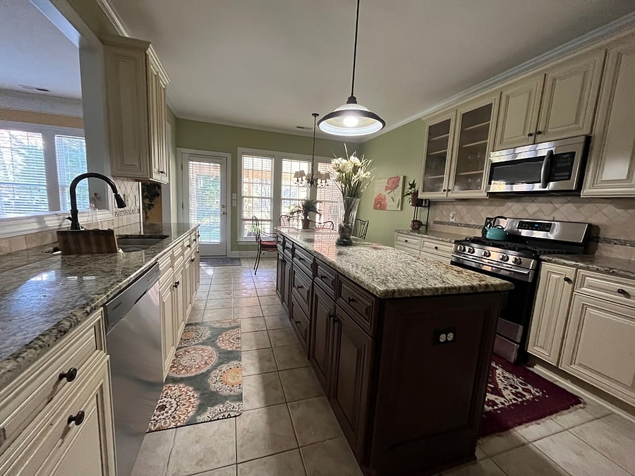 Updated Bright and fully stocked Kitchen