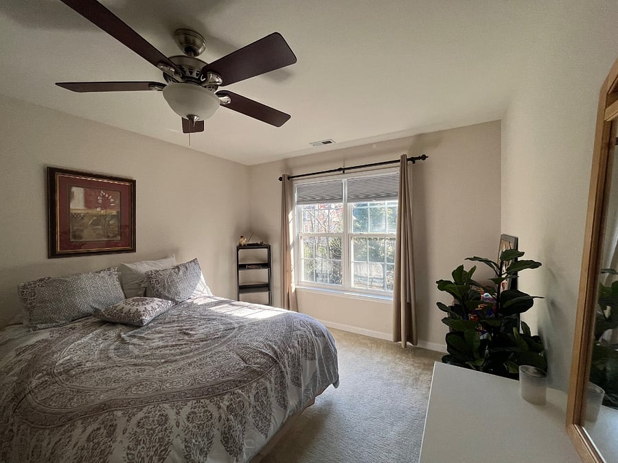 Second bedroom with a qureen bed
