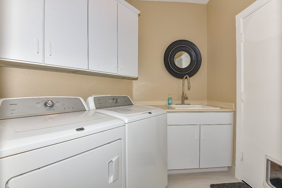 INTERIOR LAUNDRY
