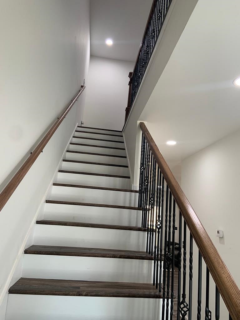 All bedrooms and Laundry room are upstairs