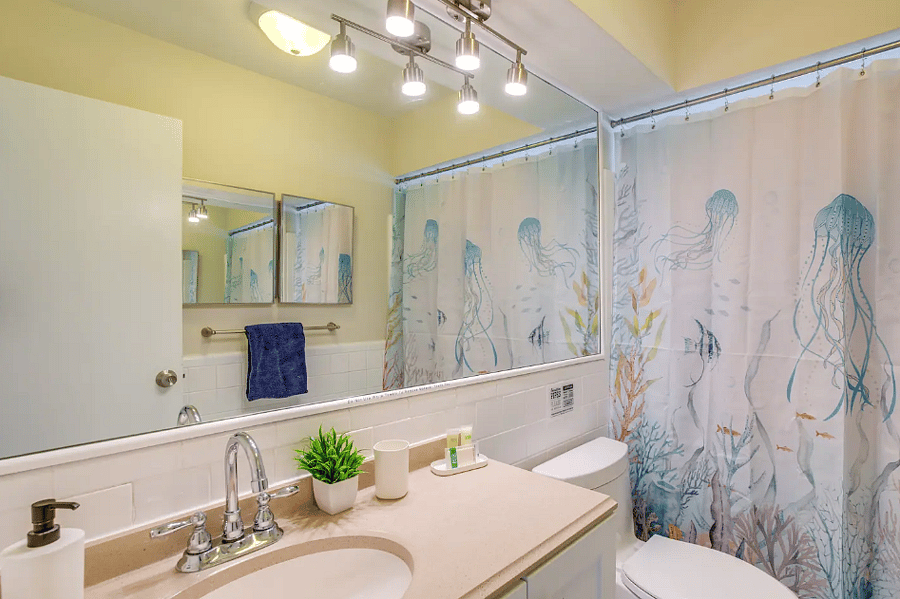 "Updated bathroom with fresh towels and starter toiletries."