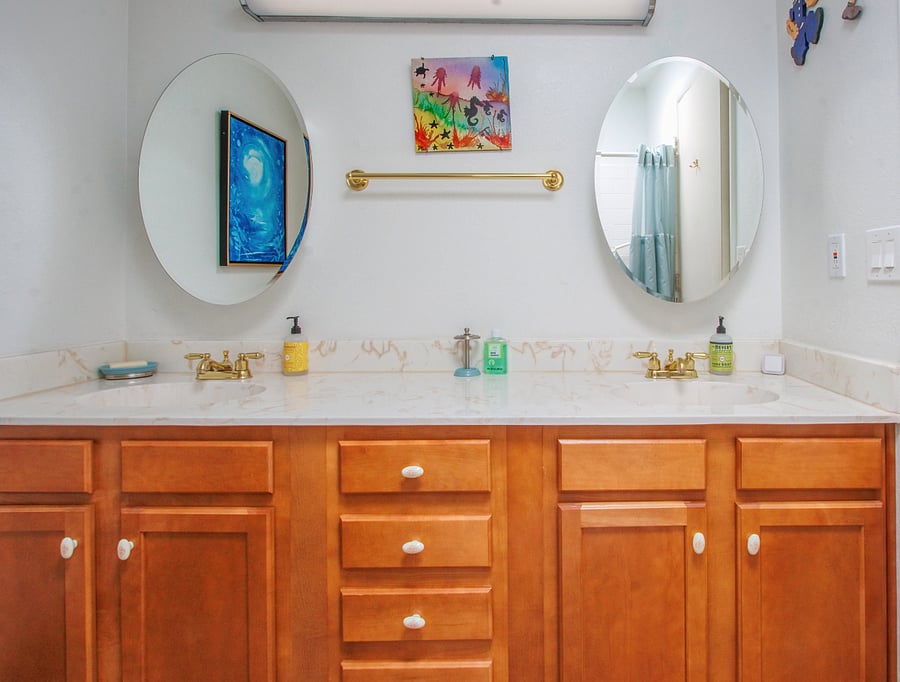 Vanity in MBR with shower