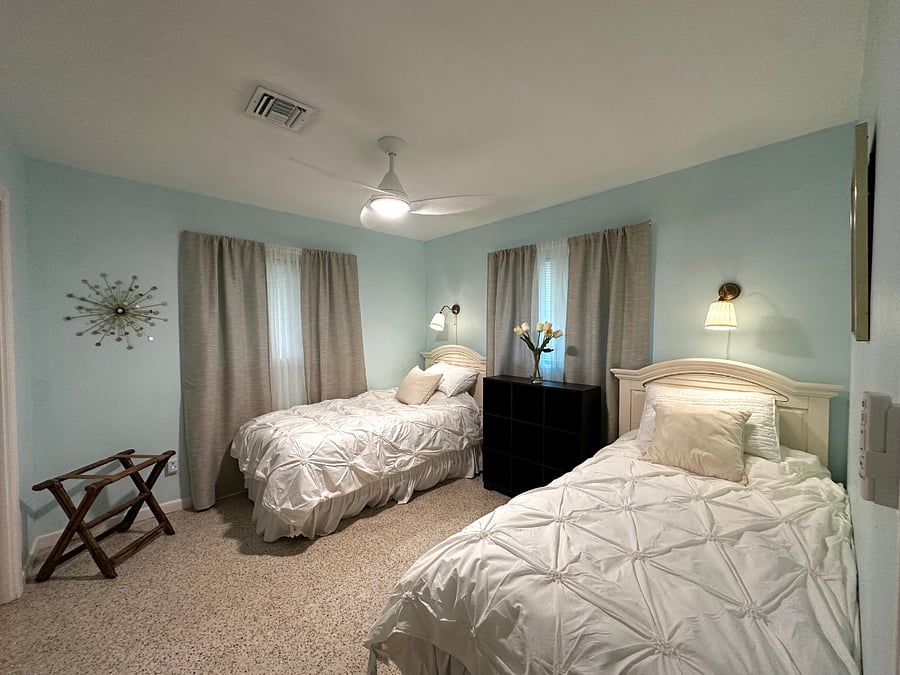 2nd bedroom - Smart TV - room darkening shades