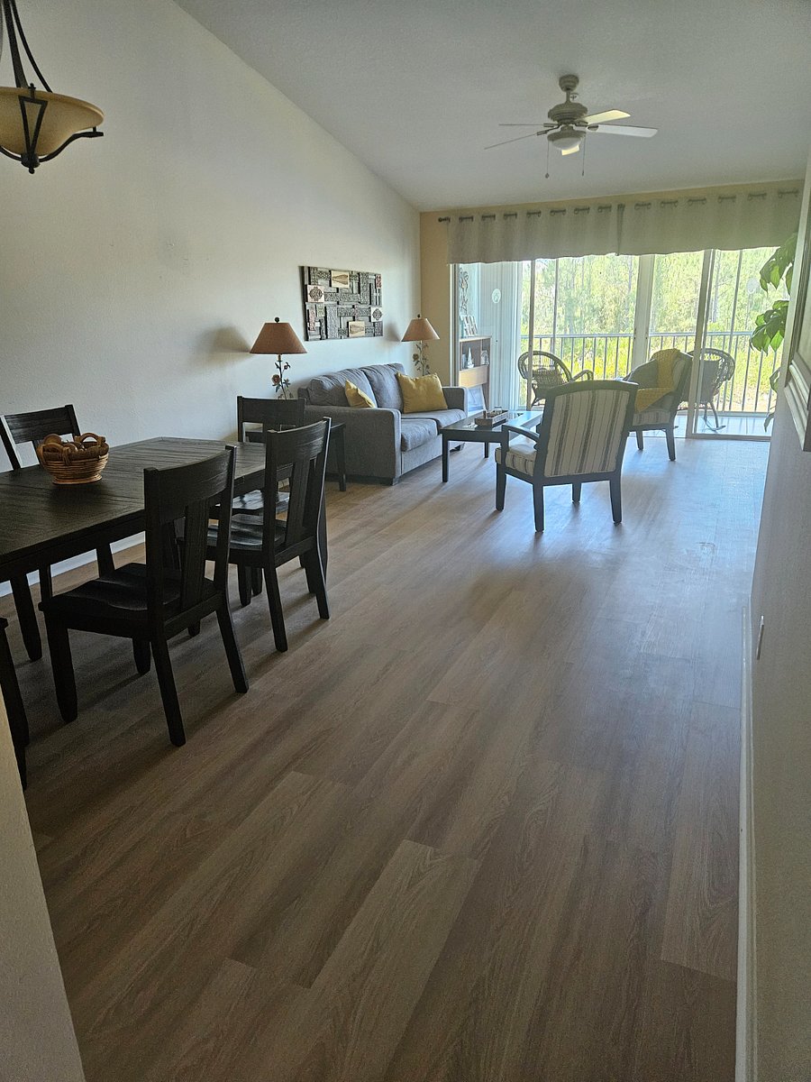 Dining and leaving room. You can see the balcony and beautiful view. It has also a pond. 