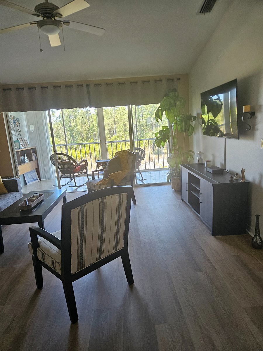 Leaving room and balcony 