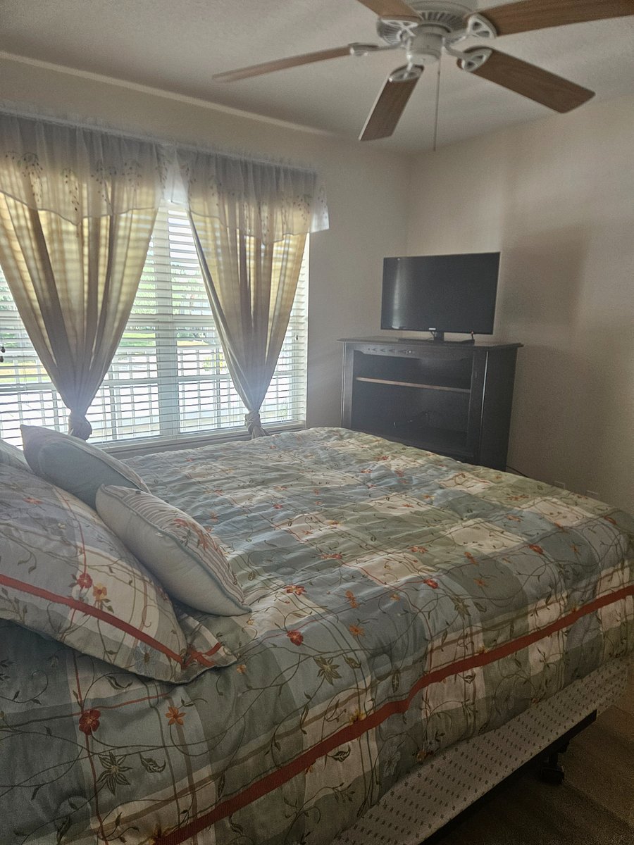 Guest bedroom 