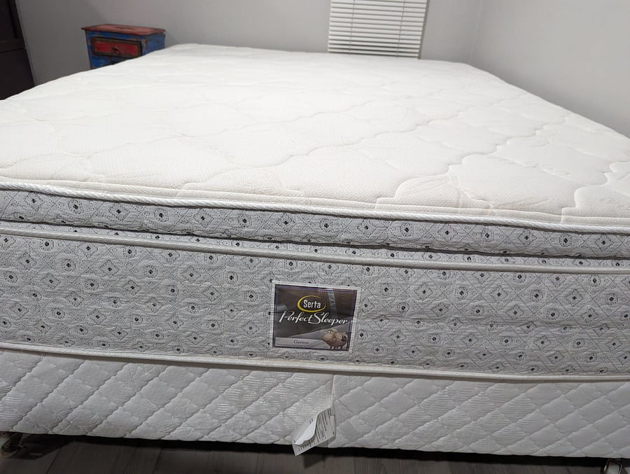 Premium Sealy mattress spotlessly maintained.. took cover off to show condition 