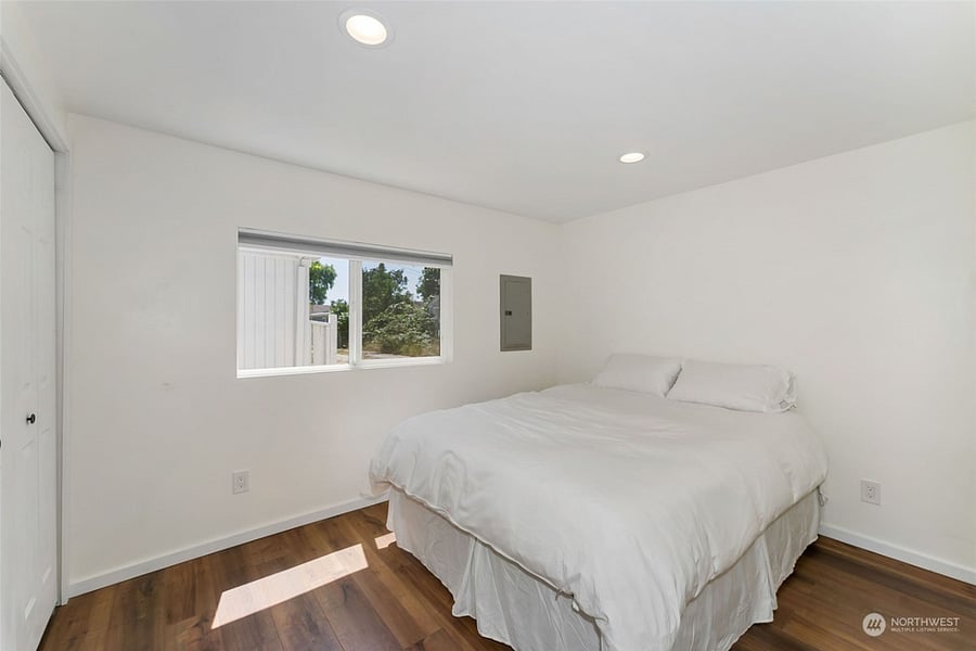 Queen Bedroom