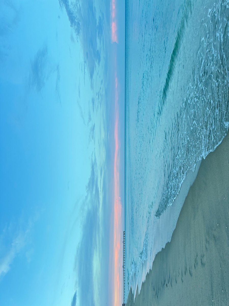 Lake Worth Beach a 2 mile bike ride away (Bike available for rent)