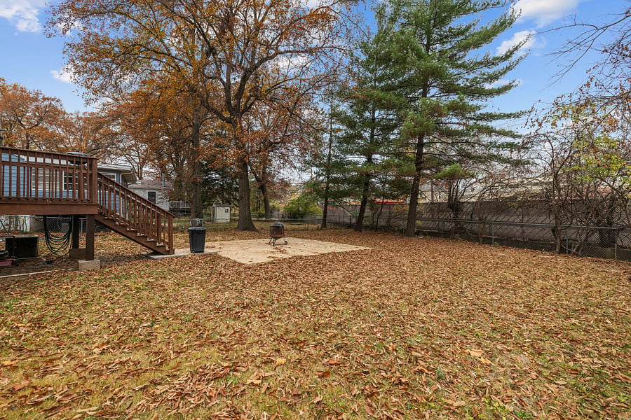 Got a four-legger you'd like to bring with you? Got a nice sized fully fenced back yard for him/her if so. 