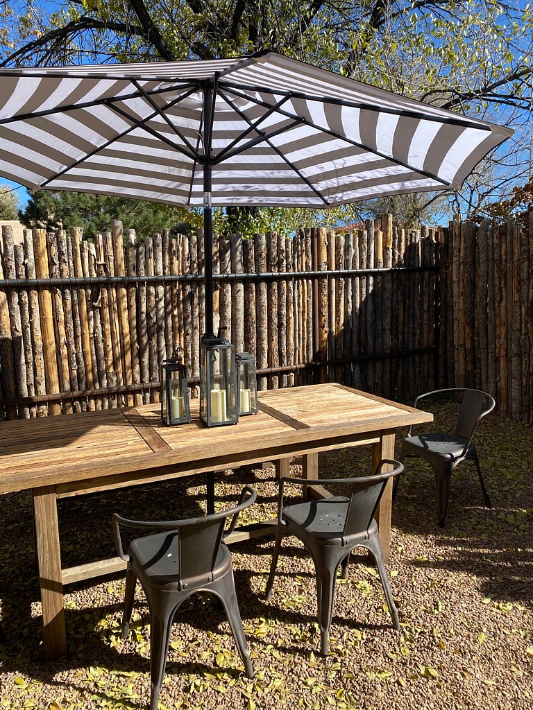 Dine al fresco. Outdoor seating for six.
