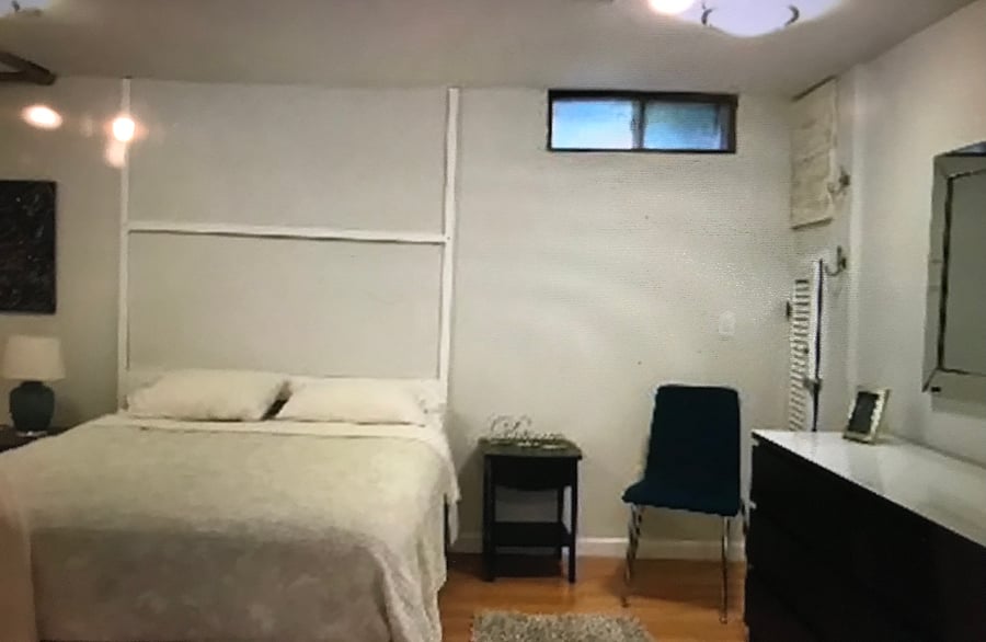 Comfy and cozy queen size bed is one step up.