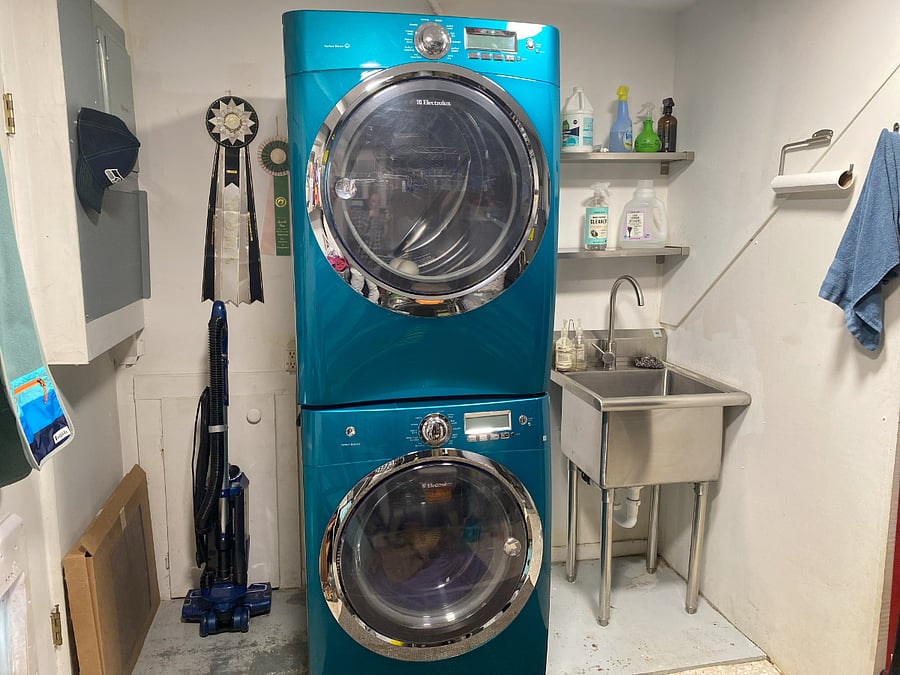 Mudroom with washer / dryer