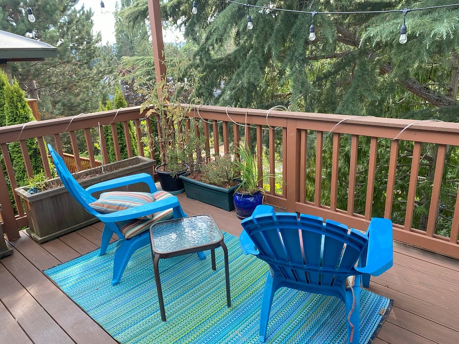 One of two seating areas in the large balcony