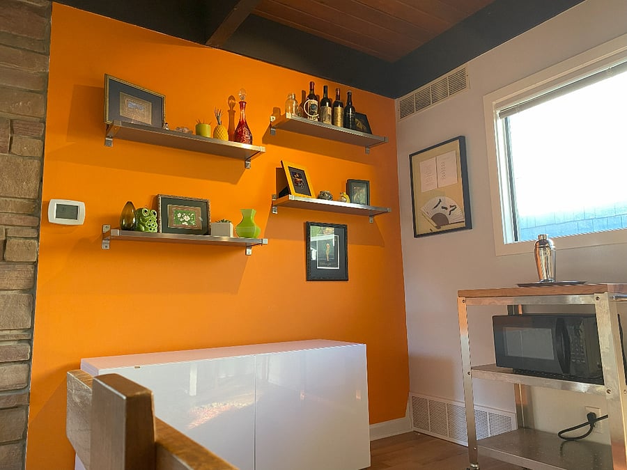 Customize the shelves for your perfect Zoom background
