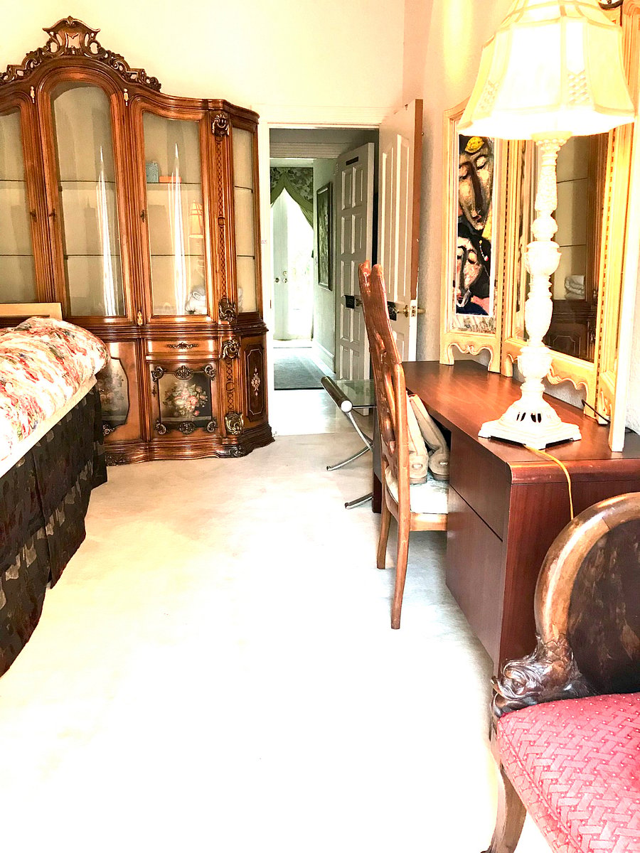 Room B3-$1350/month with single bed, desk, small fritz, microwave and coffee maker convenient in roomroom