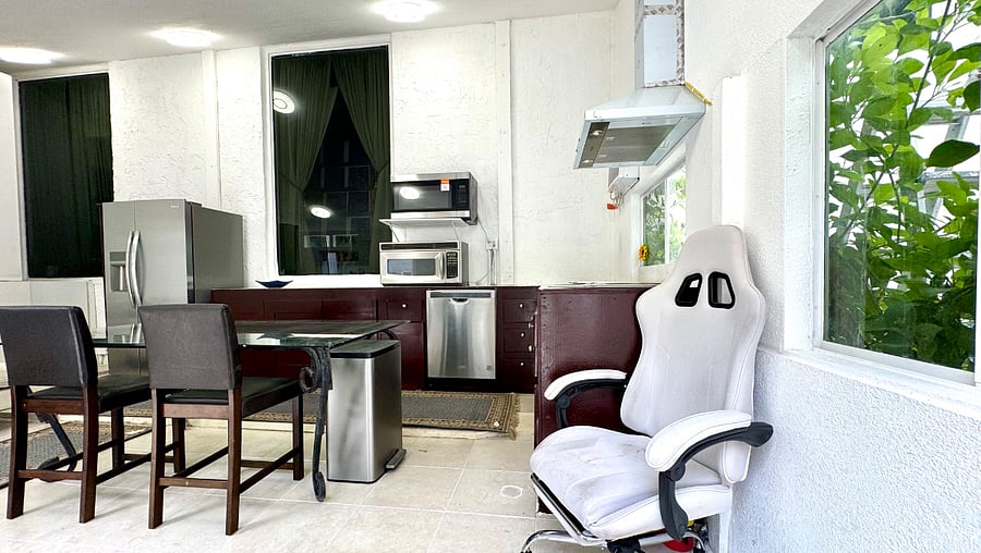 free access to full kitchen separate outdoor