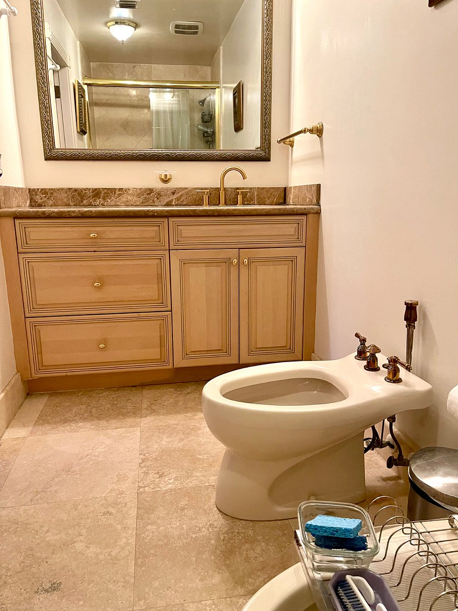 Studio B5 bathroom