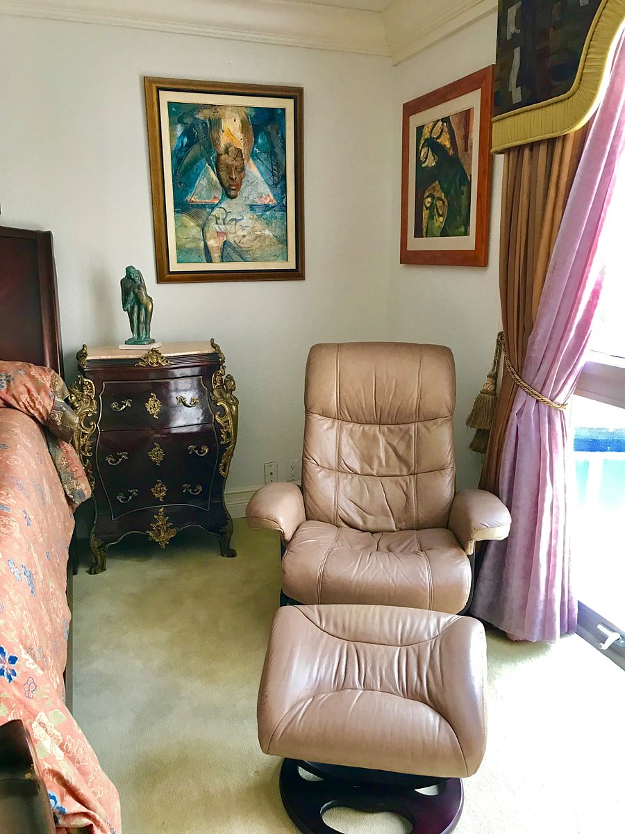 Studio B5 $1750.