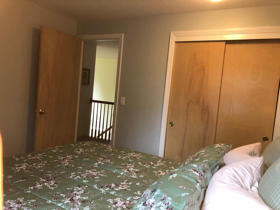 AVAILABLE ROOM