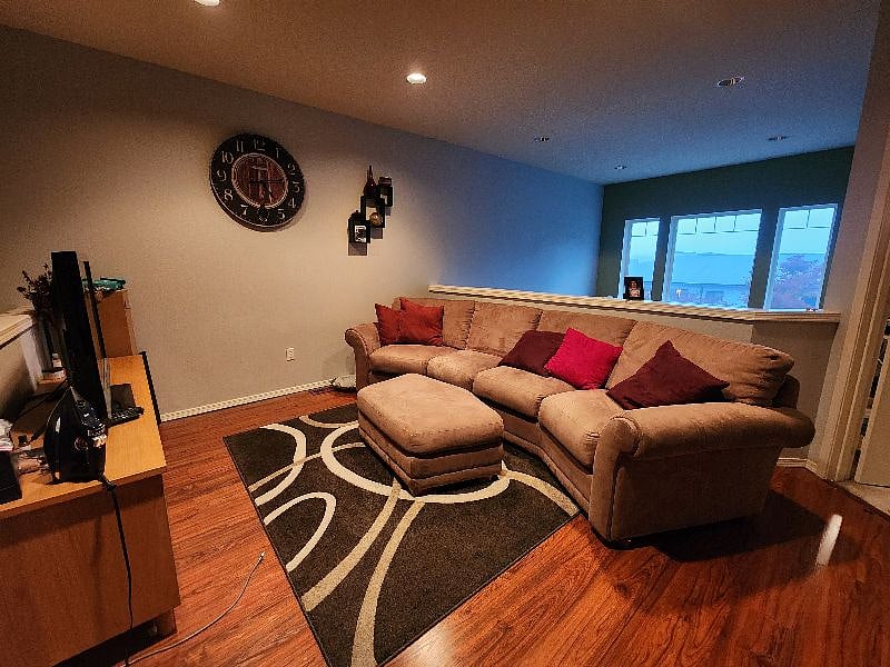Extremely comfortable upstairs loft / multi-purpose area 