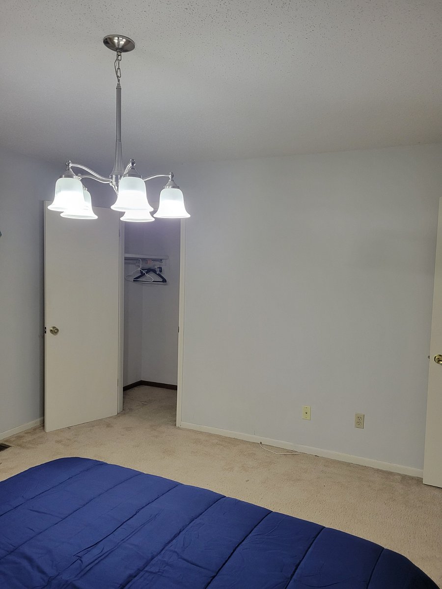 2nd closet (walk-in)