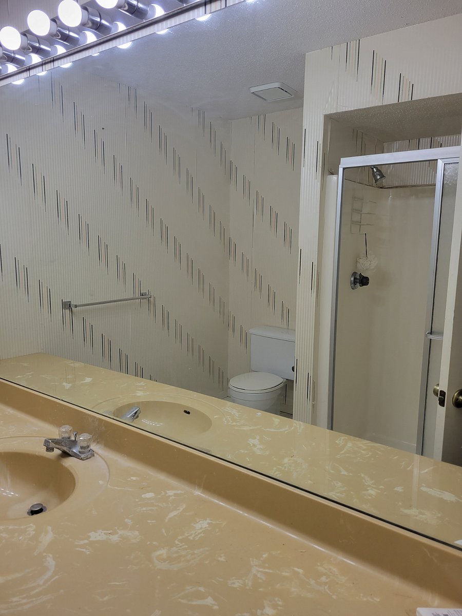 Private bathroom for the 2nd bedroom