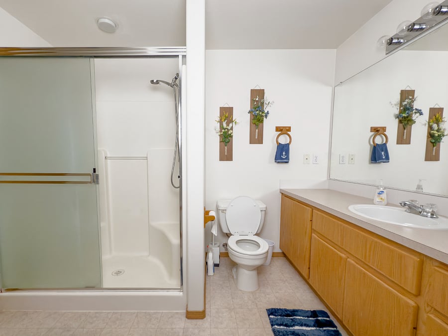 Master Bedroom Suite (Upstairs)