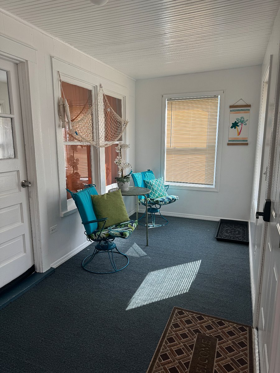 Entrance enclosed porch