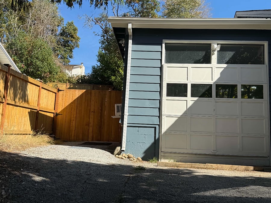 Tenants have a seperate entrance to the studio on the side of the house.