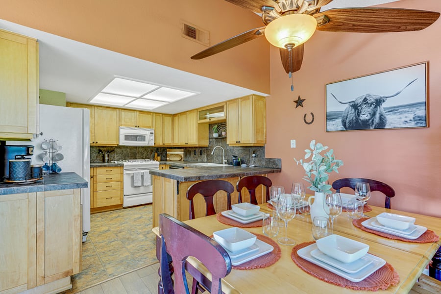 Kitchen and dinning area that can accommodate six people.