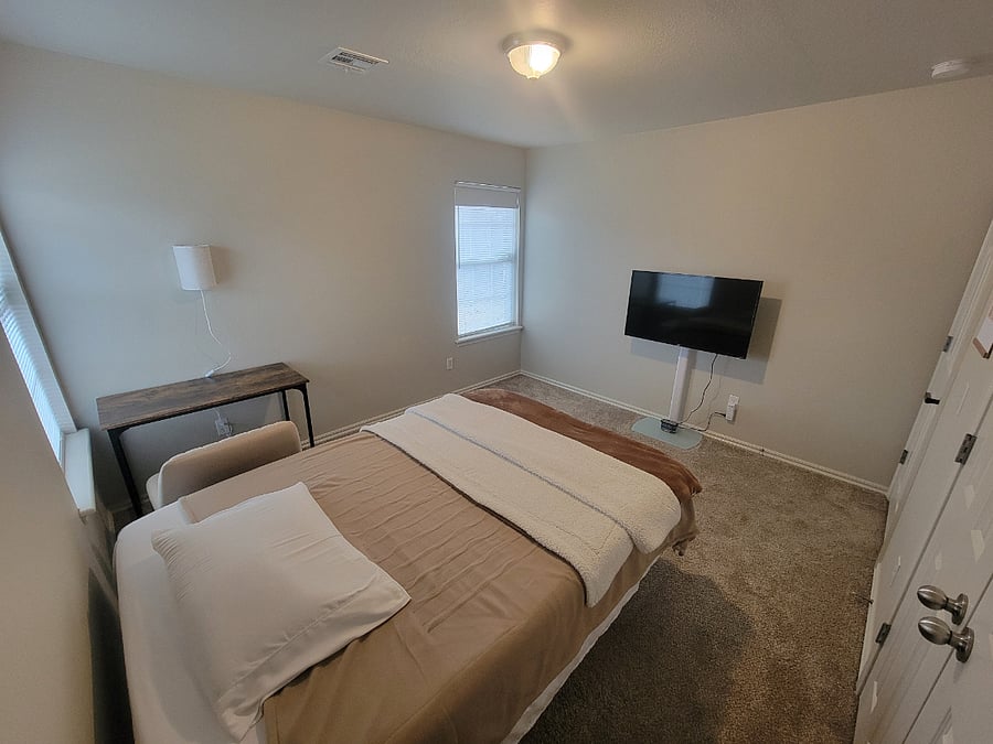 Room 1:
~Blackout roller blinds
~Electric Heated Blanket
~Shiatsu Massage Belt
~FULL Size memory foam mattress
~Adjustable motorized bed frame
~Buckwheat hull filled pillow
~43" TV
~40" wide desk w/ chair
~Wall lamps w/ adjustable brightness