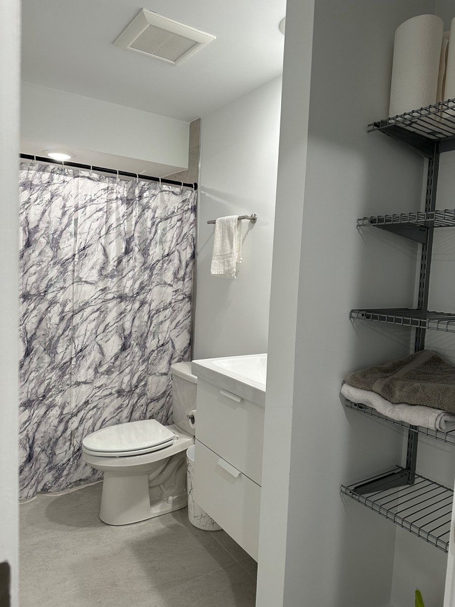 Unit 1 bedroom 1 en suite bathroom