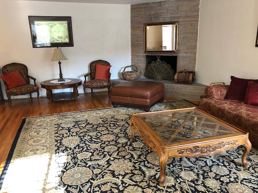 Living Room w Fireplace