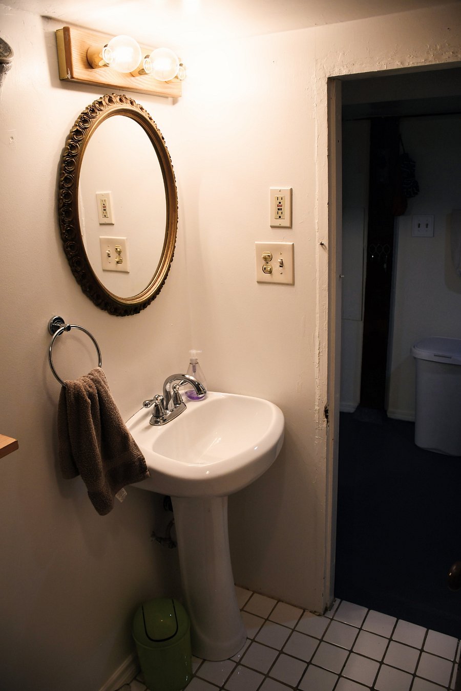 Bathroom sink