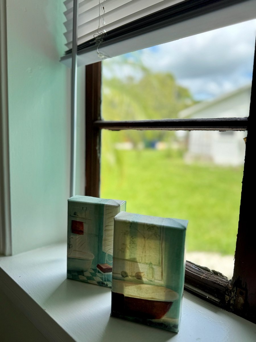 Ample windows and sunlight throughout!